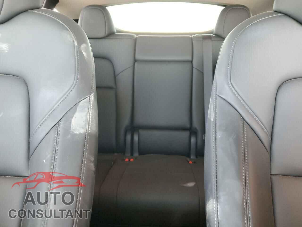 TESLA MODEL Y 2024 - 7SAYGDEE3RA235002