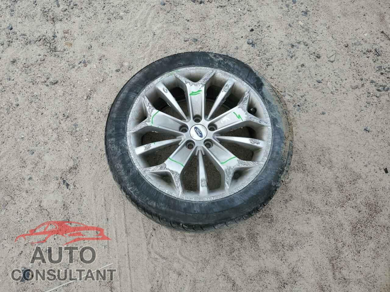 FORD TAURUS 2015 - 1FAHP2F81FG102579