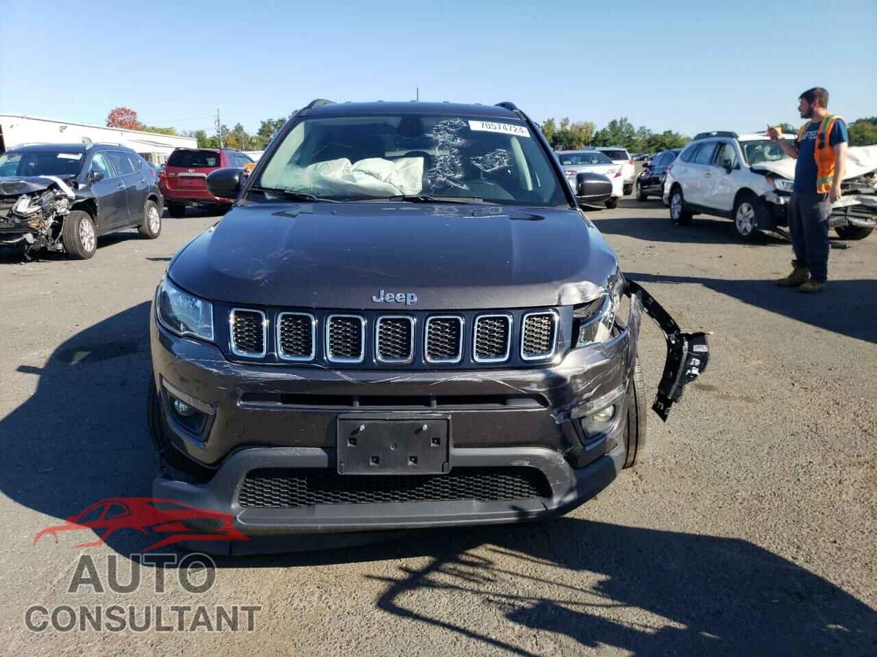 JEEP COMPASS 2018 - 3C4NJDBB4JT291132