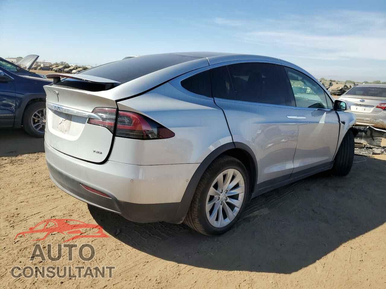 TESLA MODEL X 2018 - 5YJXCBE20JF112991