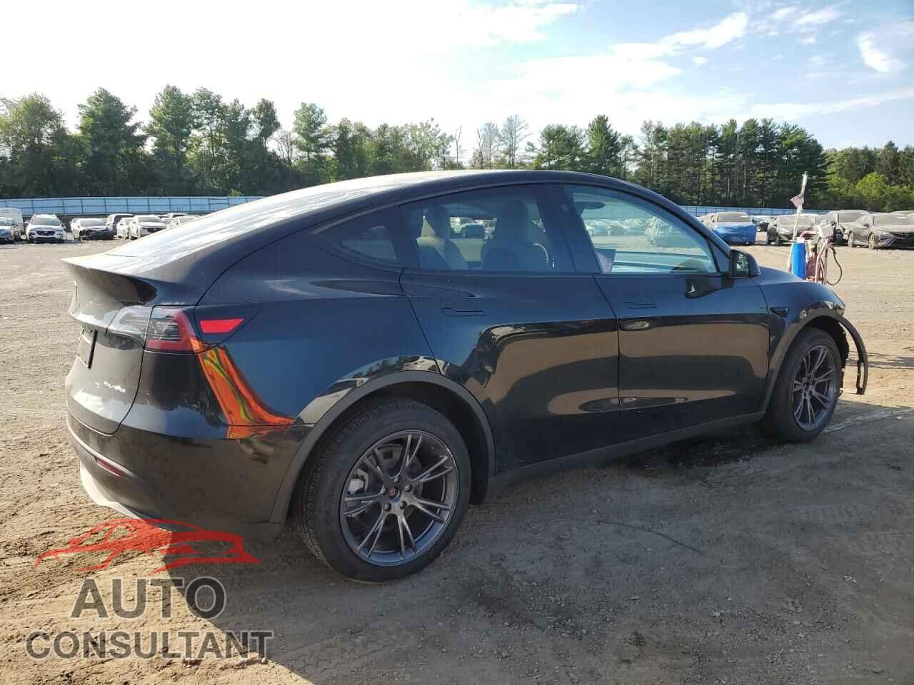 TESLA MODEL Y 2025 - 7SAYGDEE3SF297699