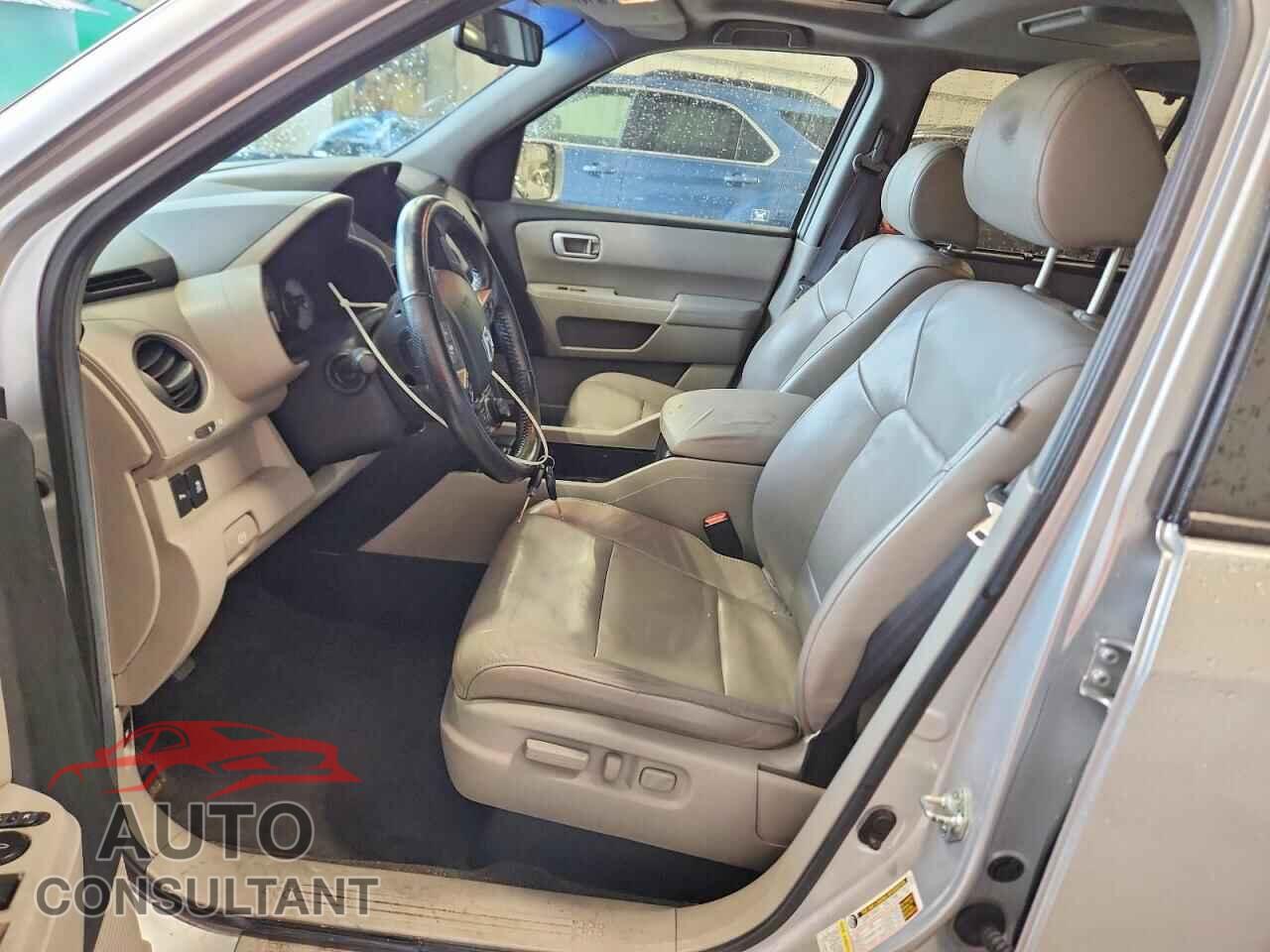 HONDA PILOT 2012 - 5FNYF4H9XCB079839