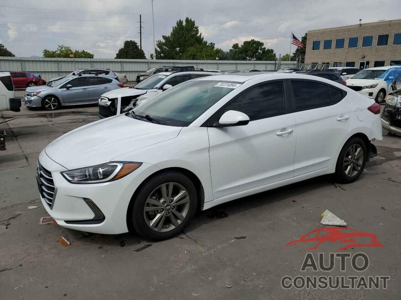 HYUNDAI ELANTRA 2018 - 5NPD84LF4JH315681