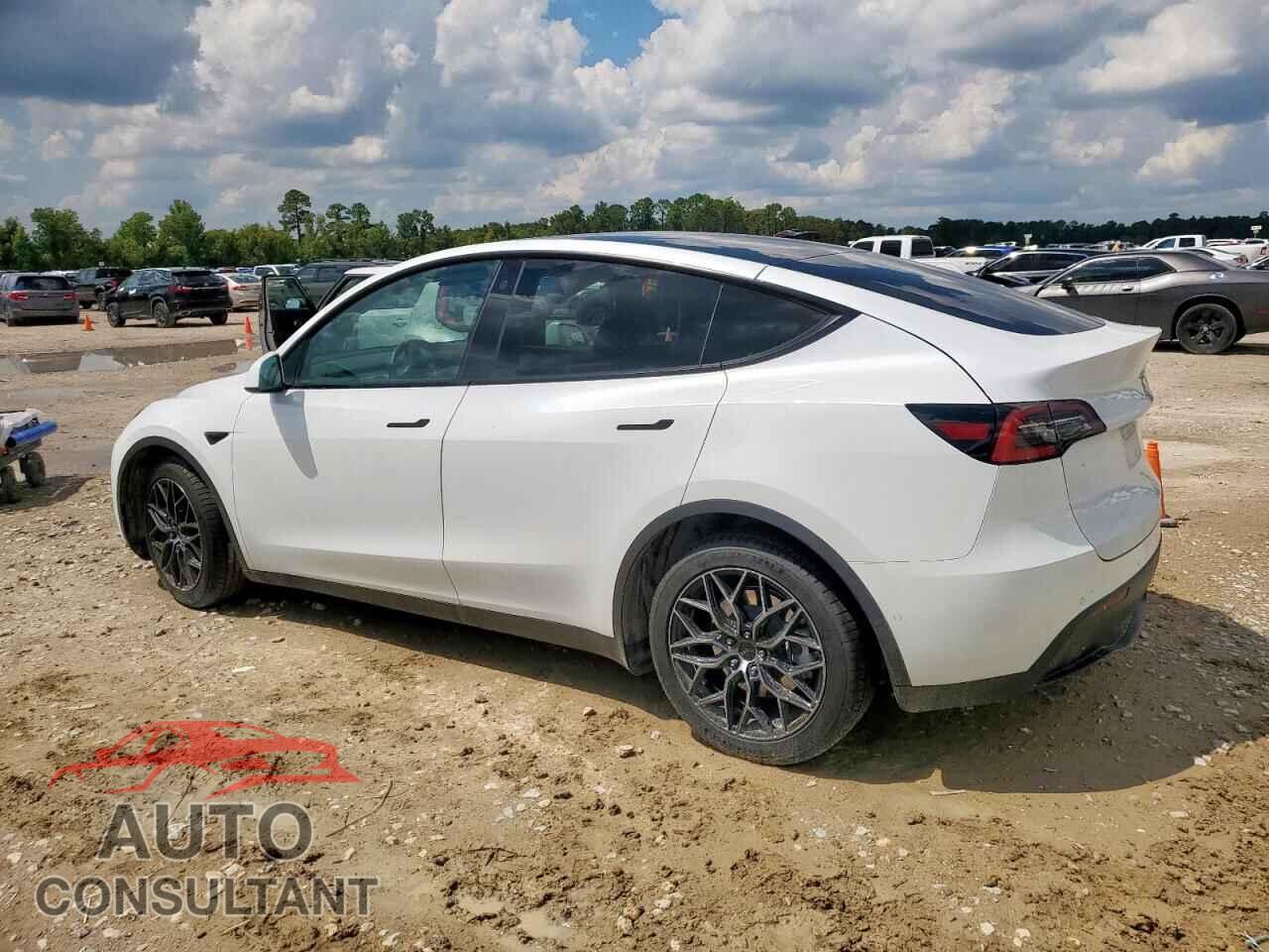 TESLA MODEL Y 2021 - 5YJYGDEE8MF140654