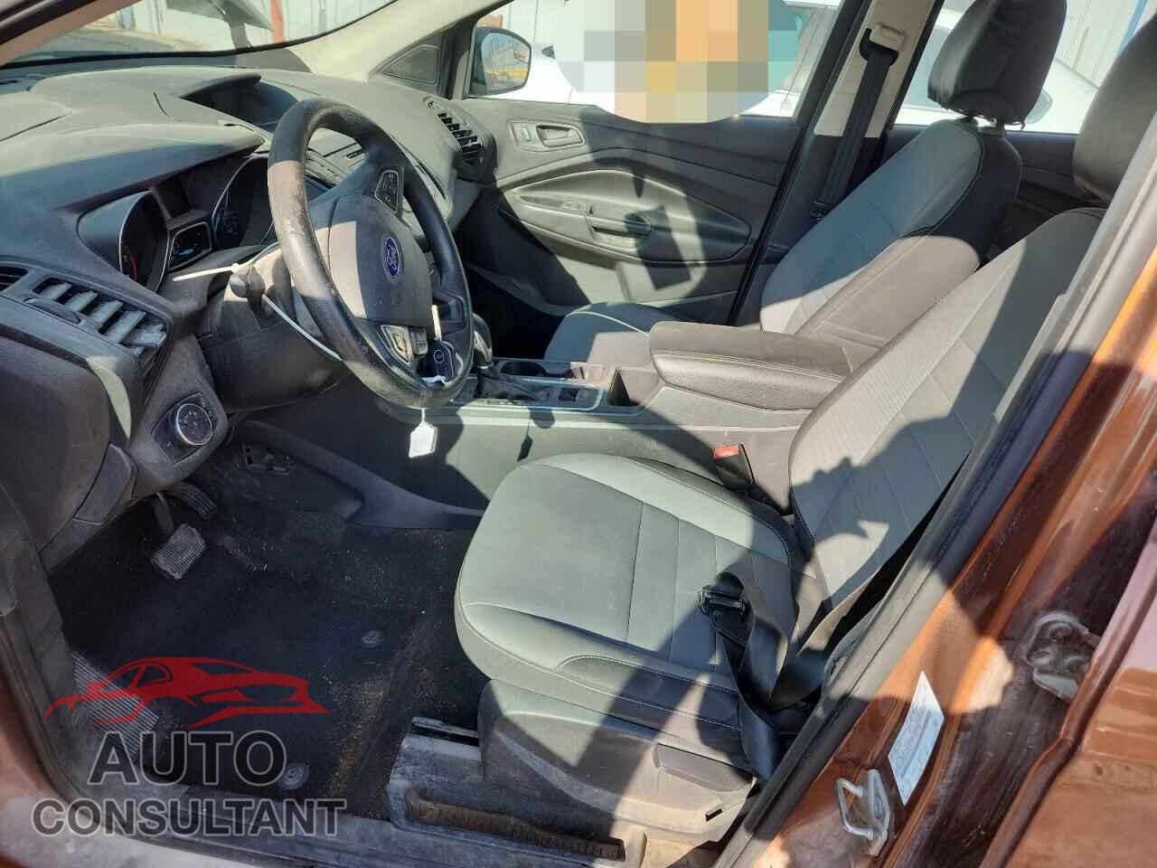 FORD ESCAPE 2017 - 1FMCU0F70HUB77265