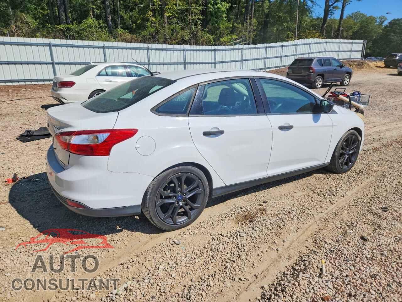 FORD FOCUS 2014 - 1FADP3E22EL357328