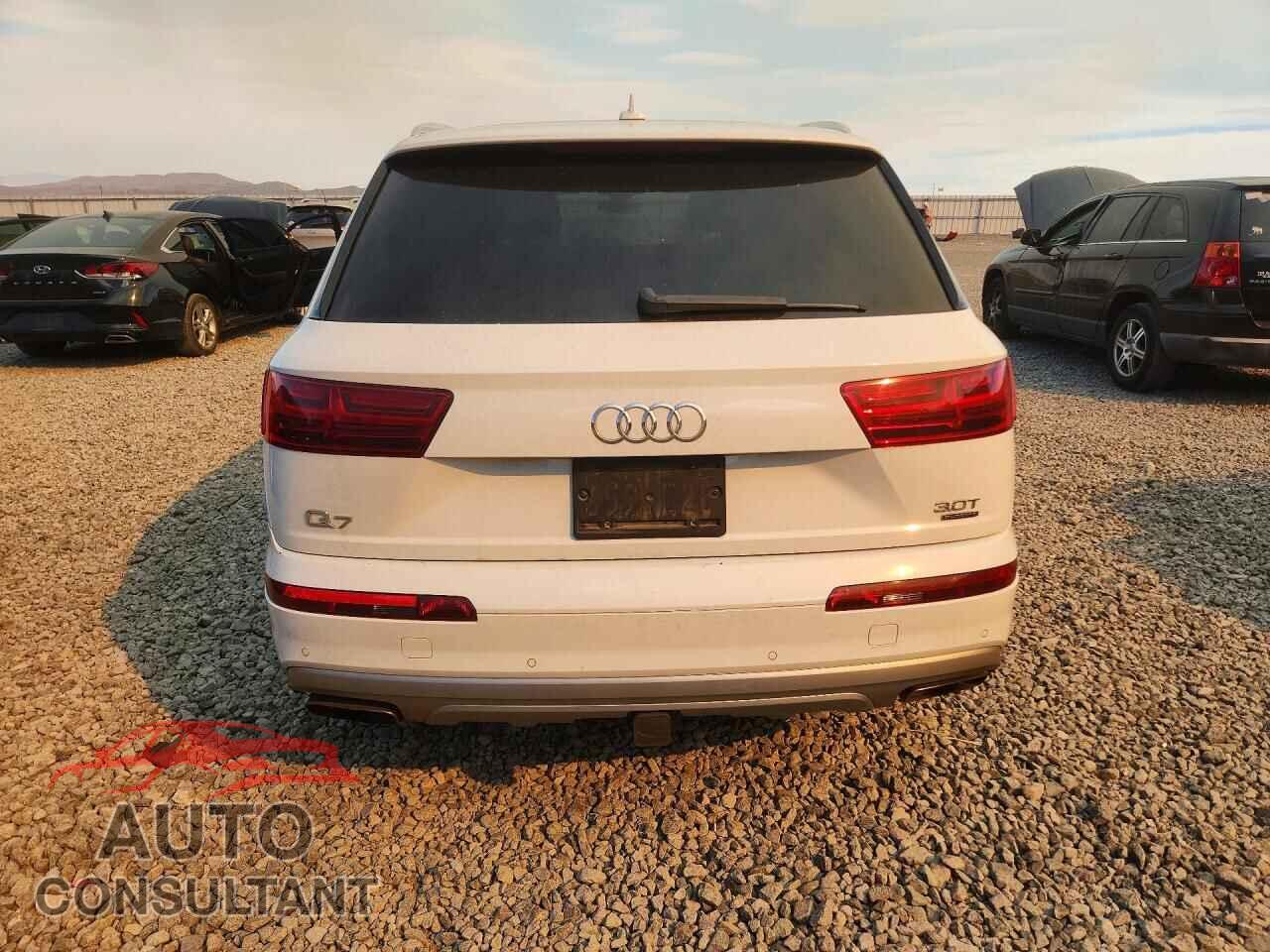AUDI Q7 2018 - WA1VAAF70JD041102