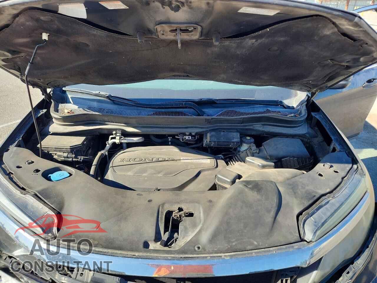 HONDA PILOT 2018 - 5FNYF5H17JB022091