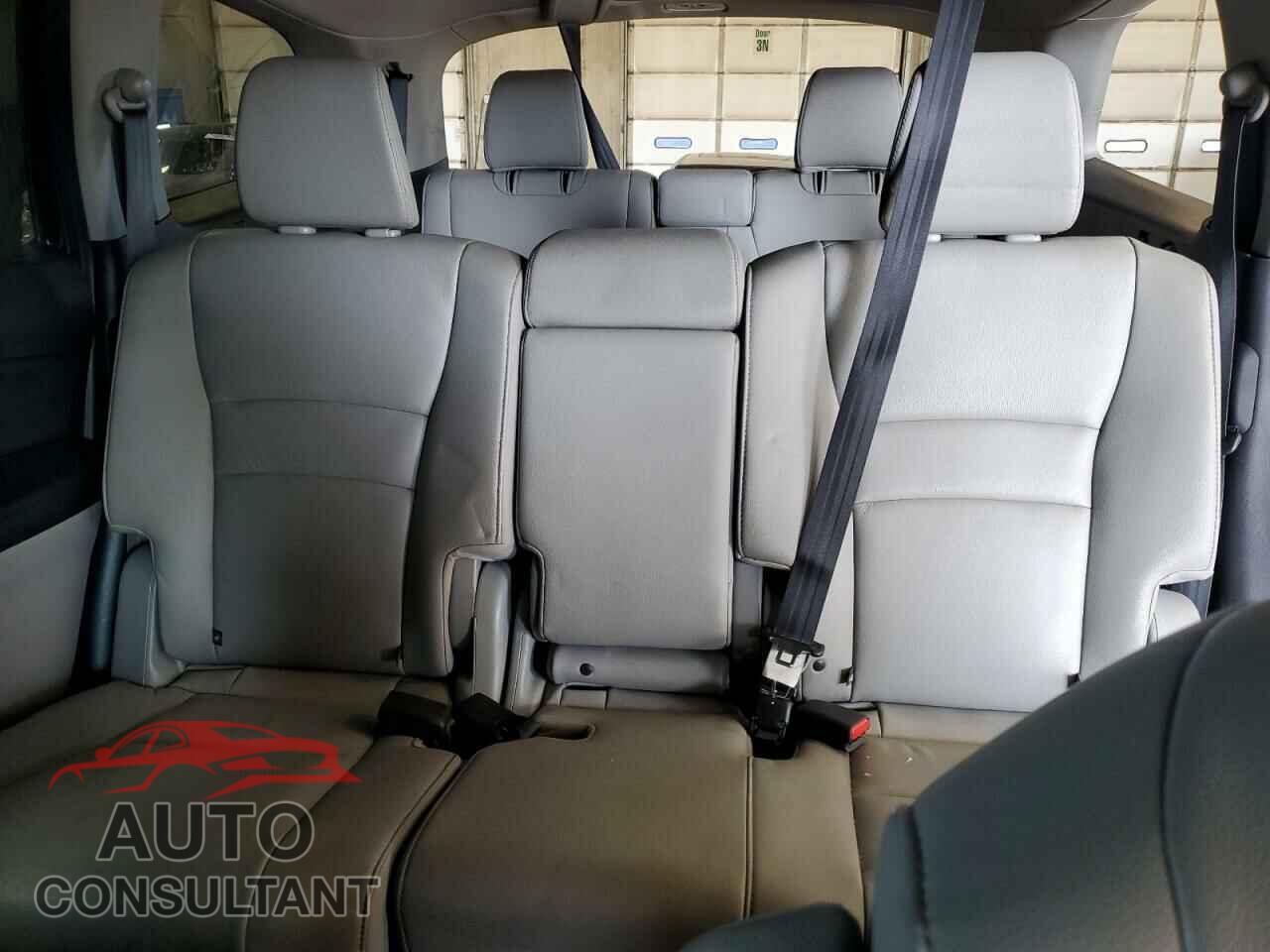 HONDA PILOT 2017 - 5FNYF6H86HB076110