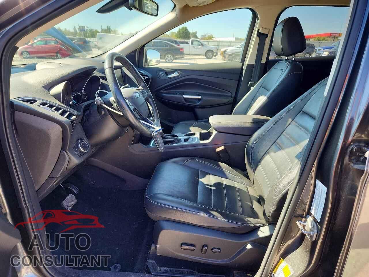 FORD ESCAPE 2017 - 1FMCU9JD5HUD66205
