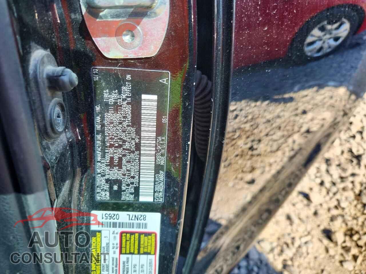TOYOTA SEQUOIA 2011 - 5TDDW5G10BS044916