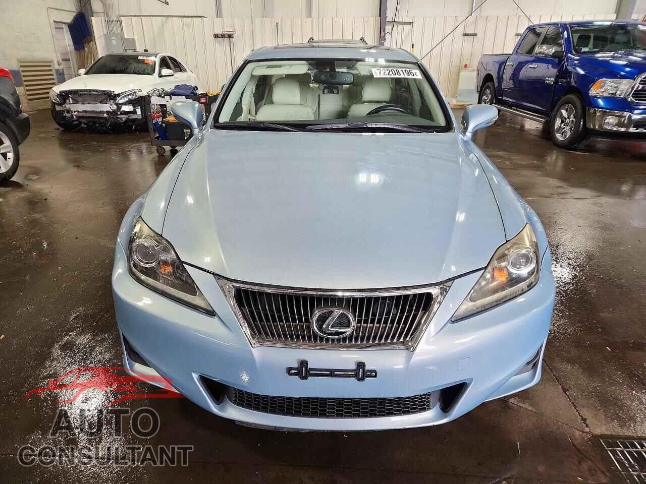 LEXUS IS 2011 - JTHCF5C25B5049513