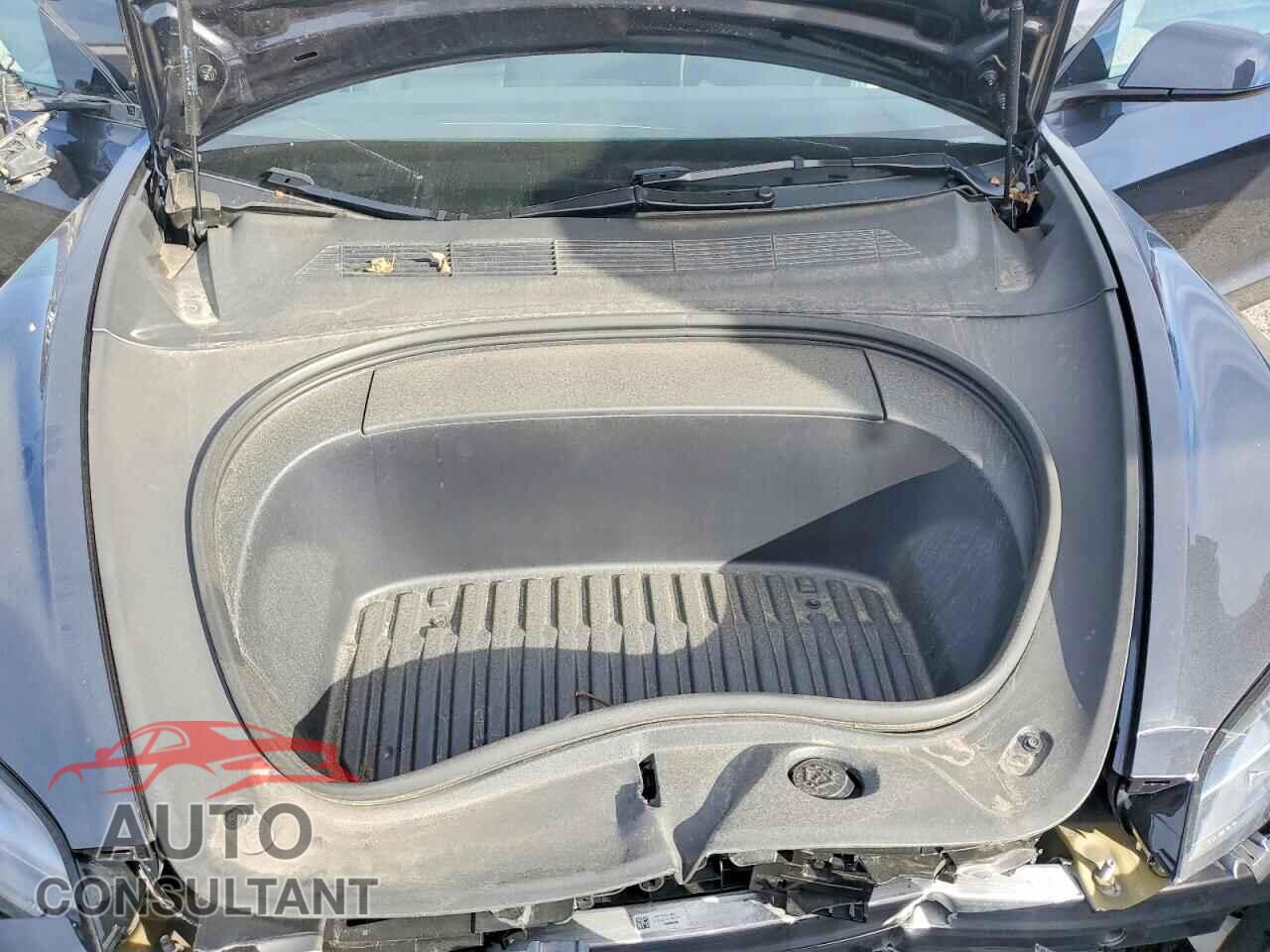 TESLA MODEL 3 2024 - 5YJ3E1EA6RF741208