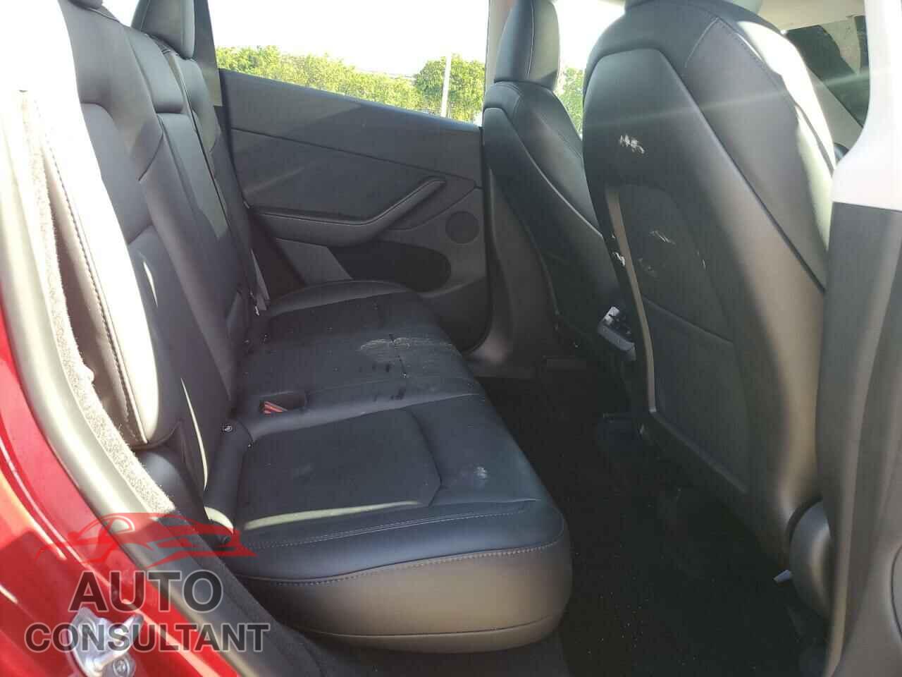 TESLA MODEL Y 2024 - 7SAYGDEE5RA222011