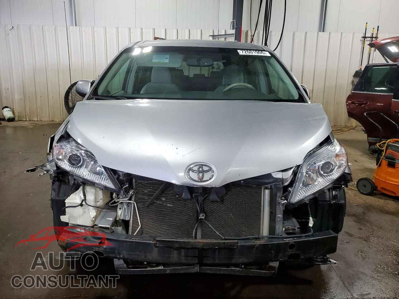 TOYOTA SIENNA 2013 - 5TDKK3DC8DS327855
