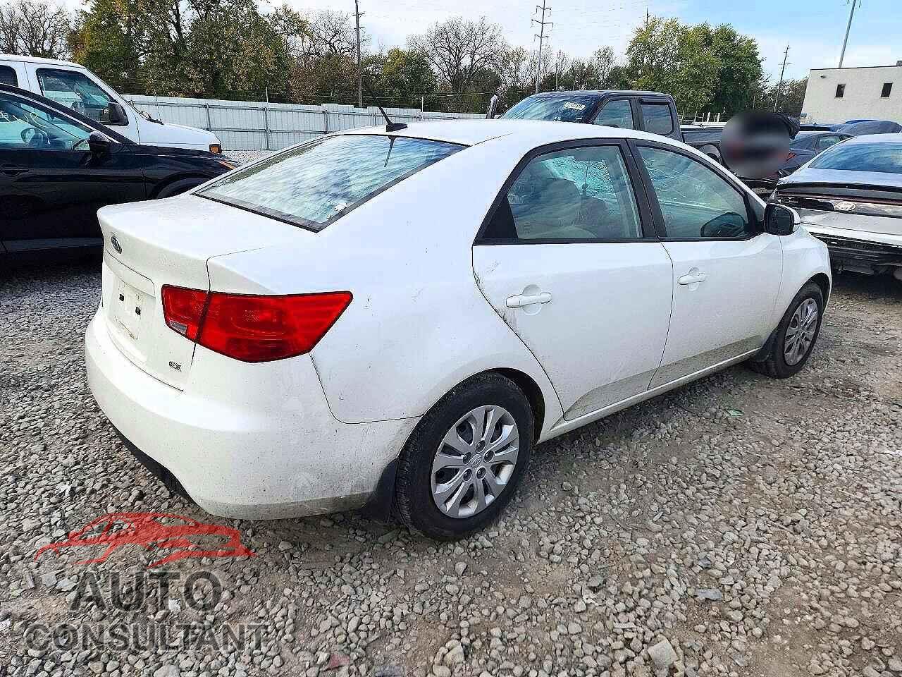 KIA FORTE 2011 - KNAFU4A21B5397498