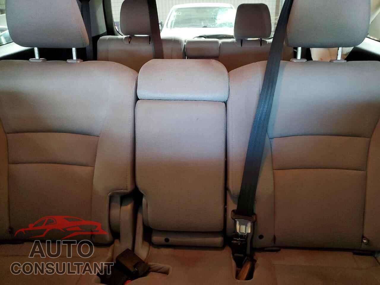 HONDA PILOT 2018 - 5FNYF6H31JB052016