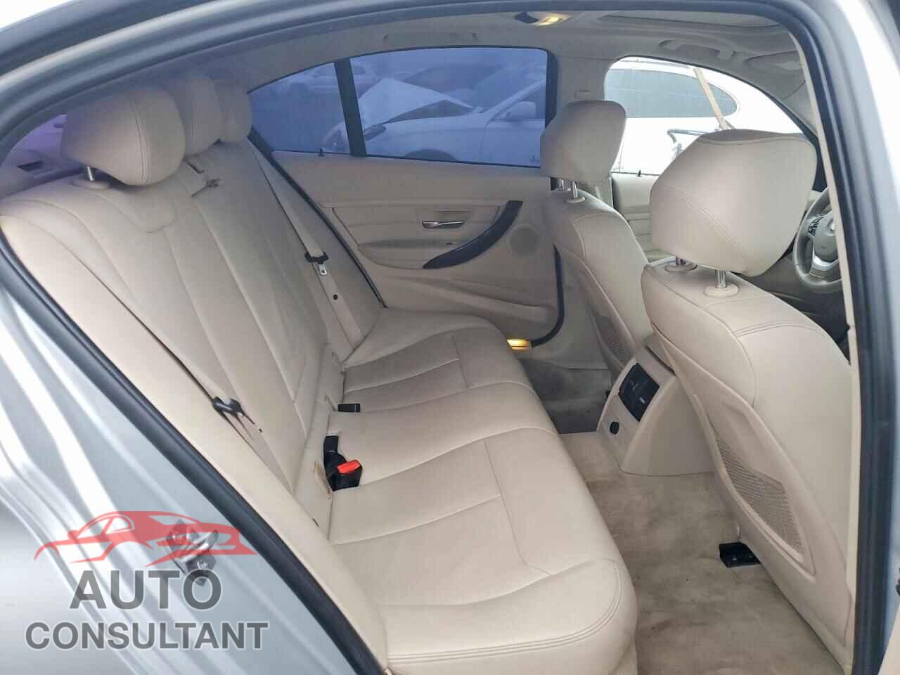 BMW 3 SERIES 2013 - WBA3A5G50DNP19036