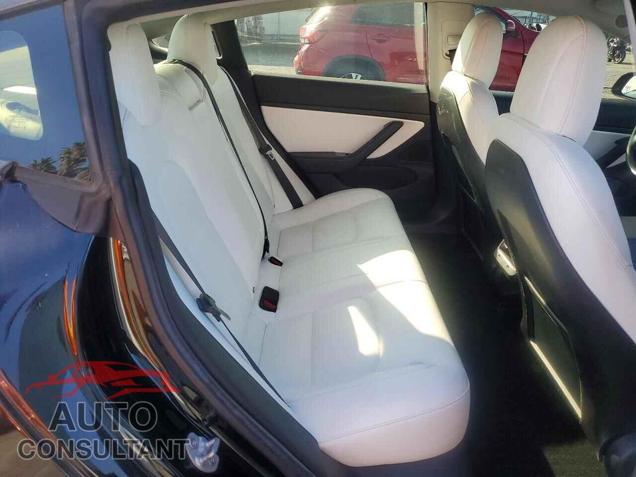 TESLA MODEL 3 2018 - 5YJ3E1EB6JF074038