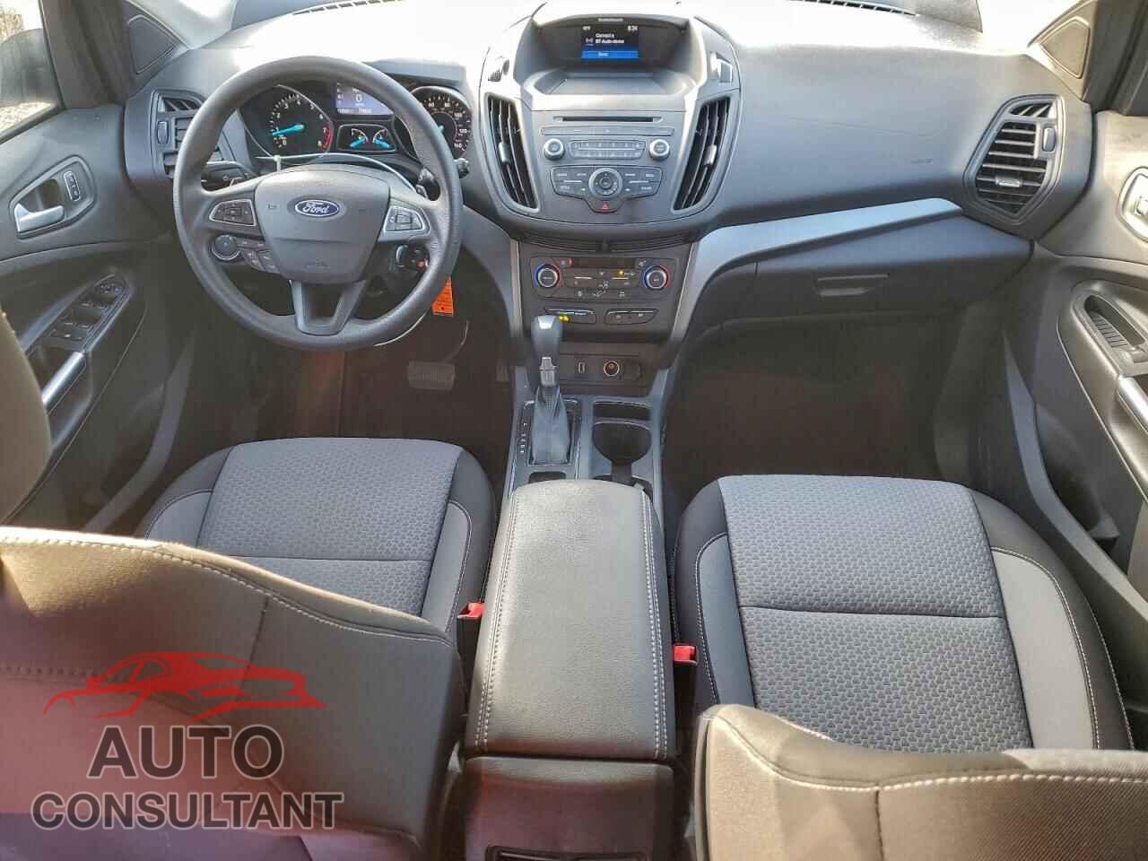 FORD ESCAPE 2017 - 1FMCU0GD1HUC51524