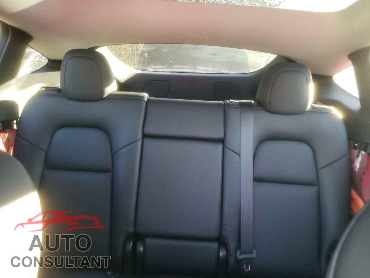 TESLA MODEL Y 2021 - 5YJYGDEEXMF074527