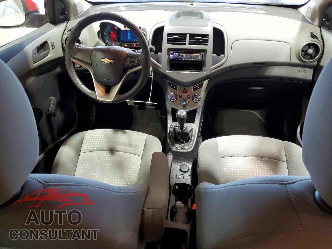 CHEVROLET SONIC 2016 - 1G1JB5SH1G4107777