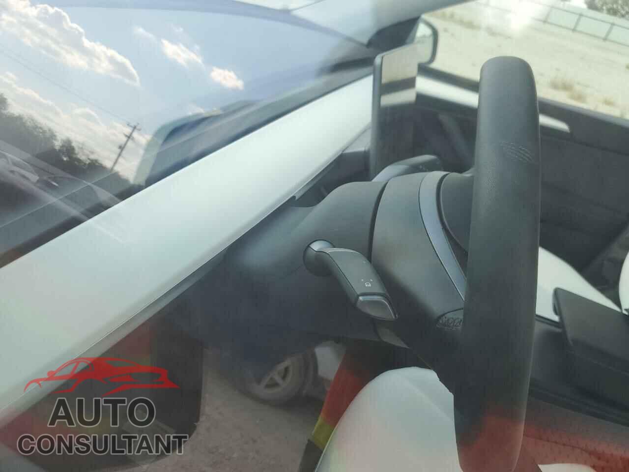 TESLA MODEL Y 2023 - 7SAYGAEEXPF882902