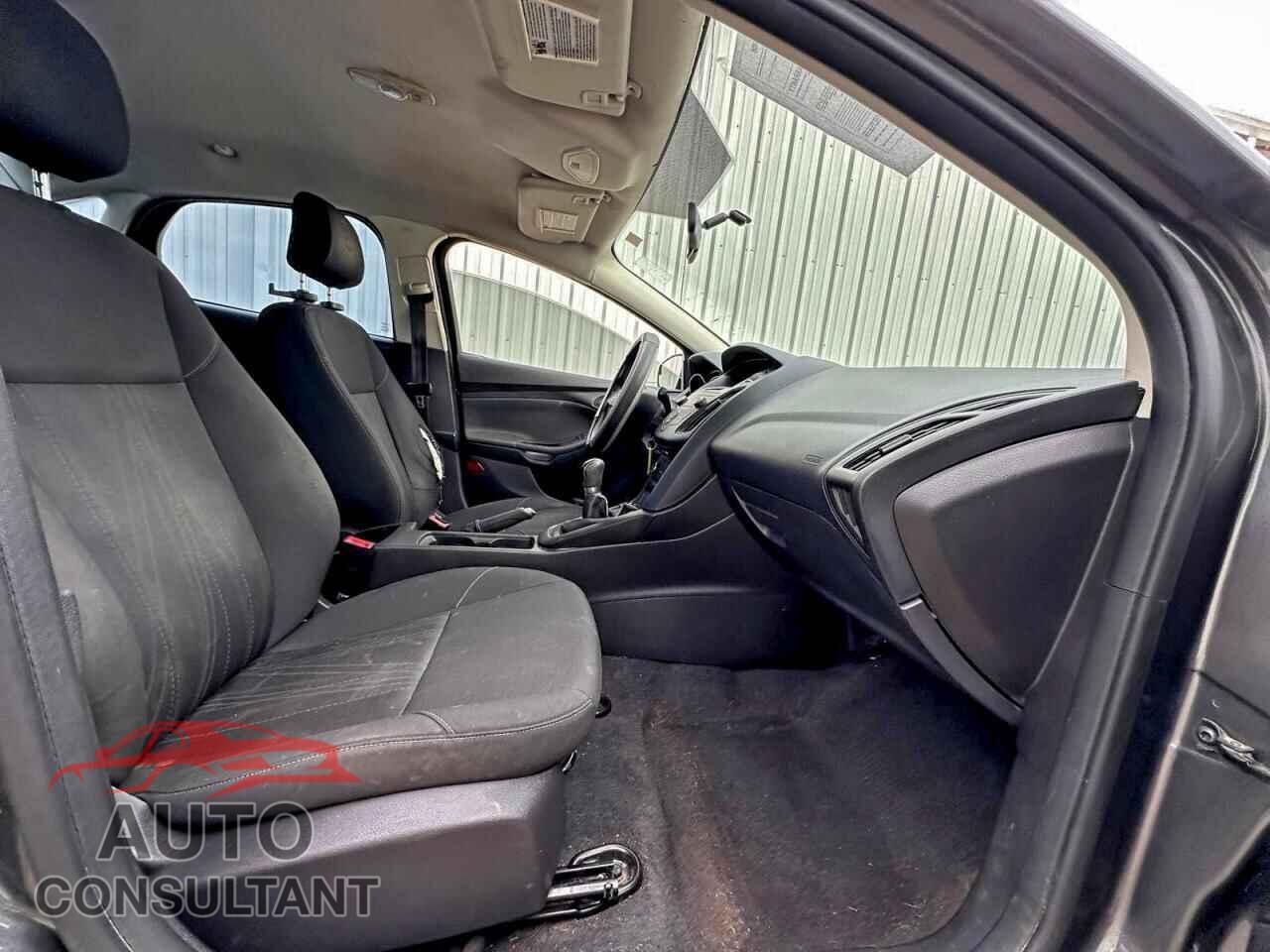 FORD FOCUS 2015 - 1FADP3E21FL374591