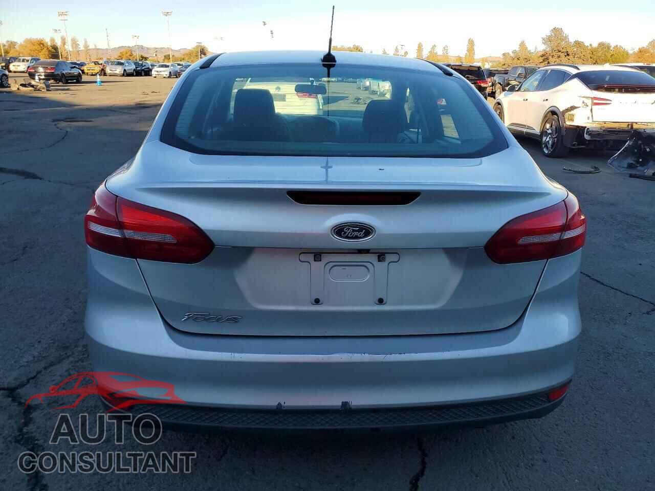 FORD FOCUS 2015 - 1FADP3E21FL301978
