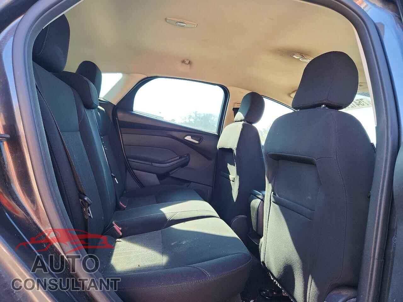 FORD FOCUS 2017 - 1FADP3K22HL208877