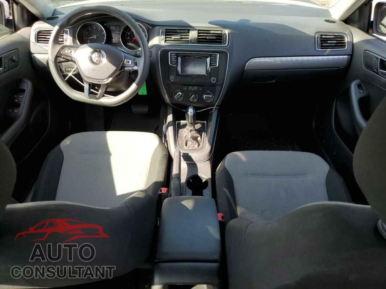 VOLKSWAGEN JETTA 2017 - 3VW2B7AJ6HM371477