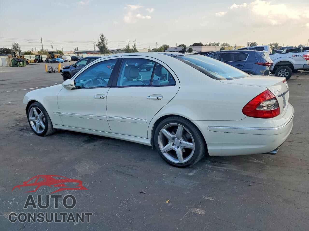MERCEDES-BENZ E-CLASS 2009 - WDBUF56X49B382860