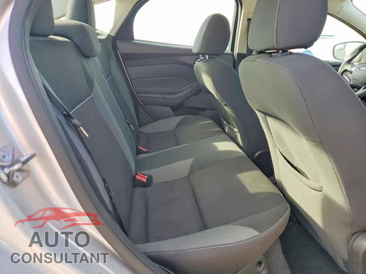 FORD FOCUS 2014 - 1FADP3F28EL431219