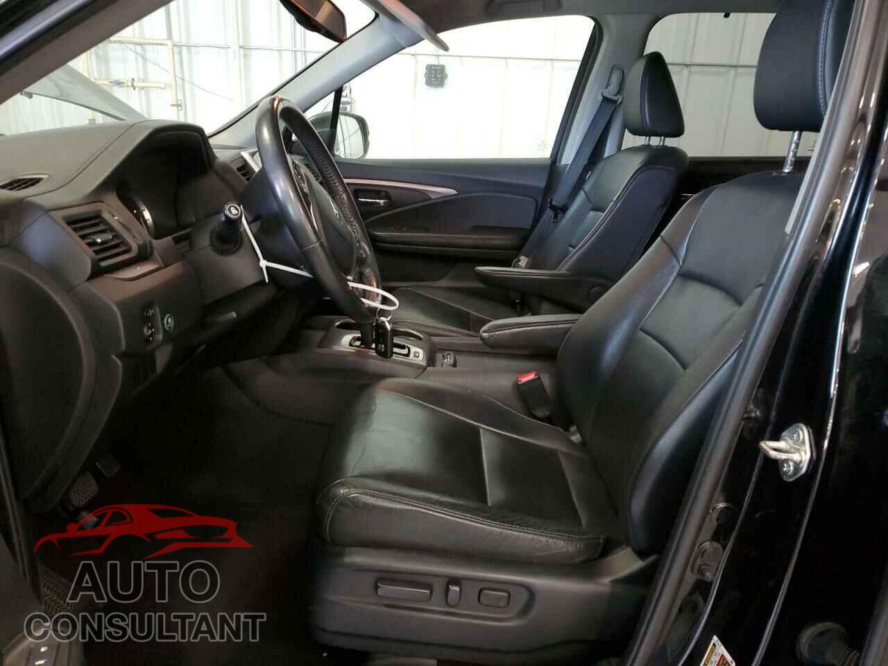 HONDA PILOT 2017 - 5FNYF6H89HB104577