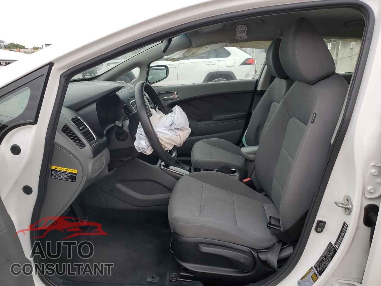 KIA FORTE 2017 - 3KPFK4A76HE143657
