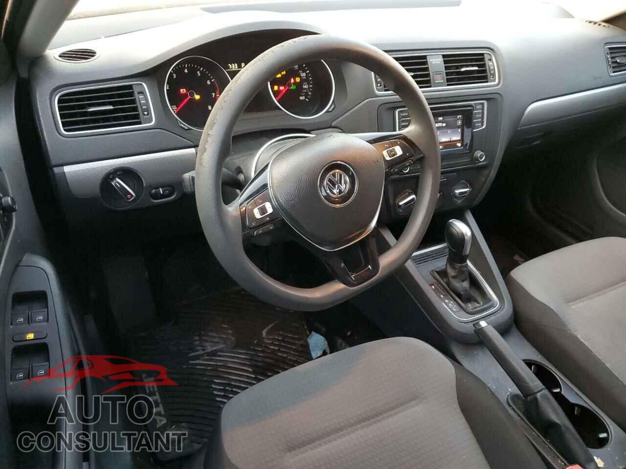 VOLKSWAGEN JETTA 2017 - 3VW2B7AJ8HM335600