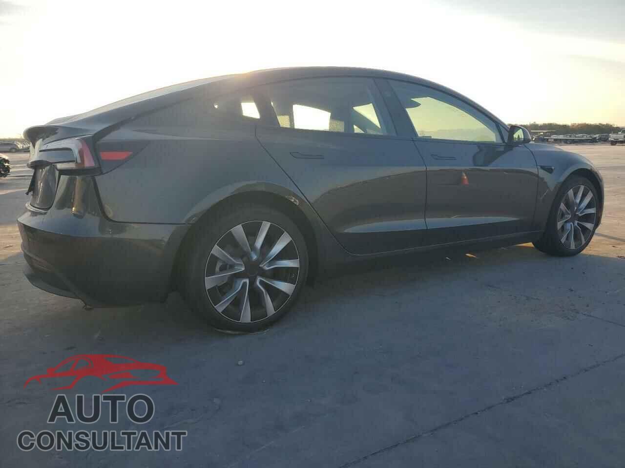 TESLA MODEL 3 2024 - 5YJ3E1EA1RF766582