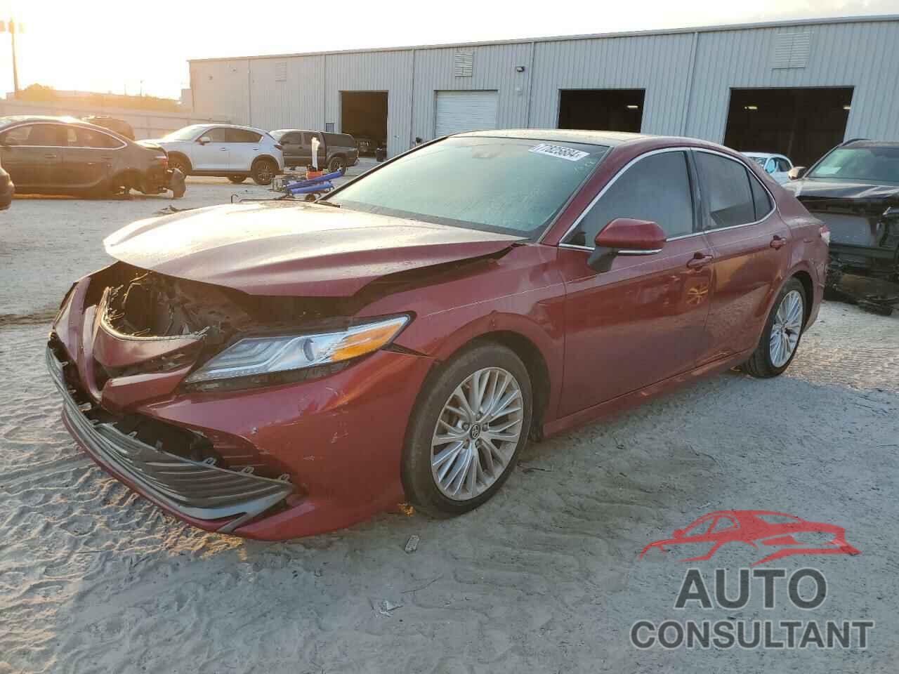 TOYOTA CAMRY 2018 - 4T1B11HK4JU537705