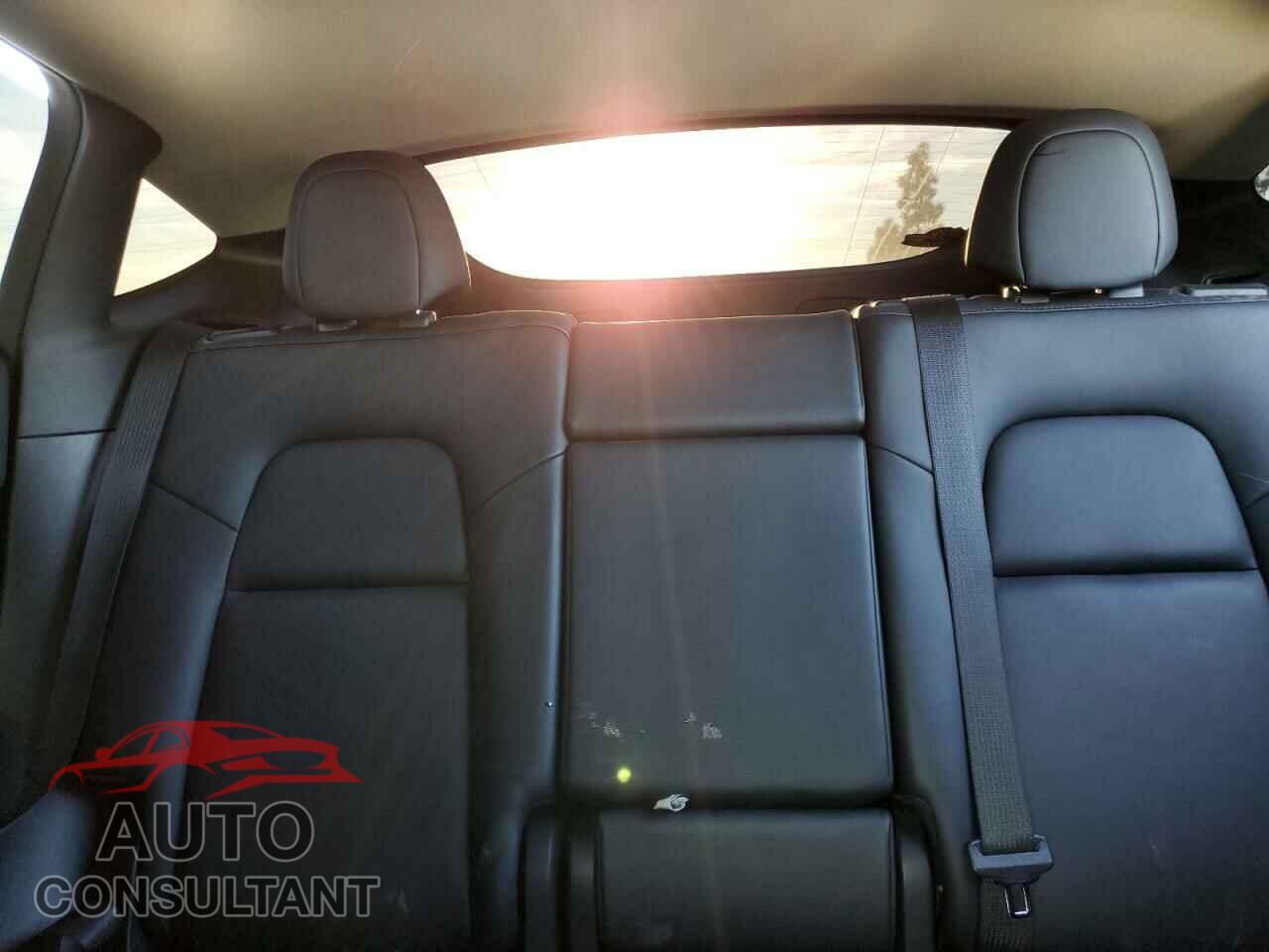 TESLA MODEL Y 2022 - 7SAYGDEE7NF367340