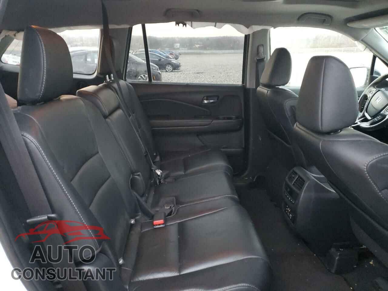 HONDA PILOT 2018 - 5FNYF6H96JB012101