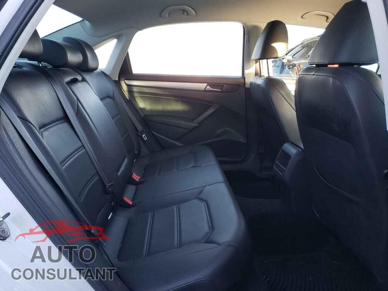 VOLKSWAGEN PASSAT 2015 - 1VWAS7A34FC114233