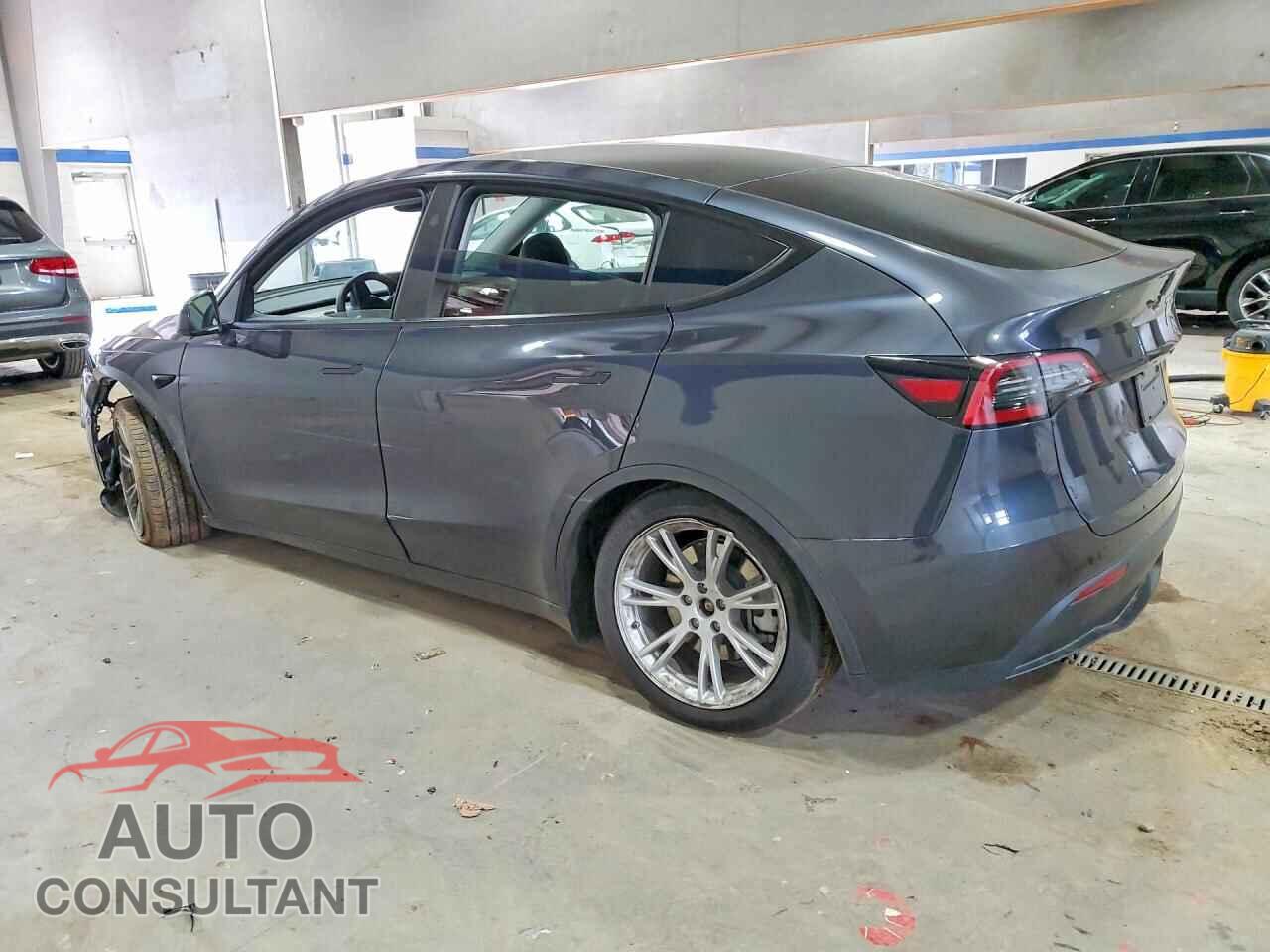 TESLA MODEL Y 2024 - 7SAYGDEE7RF087178