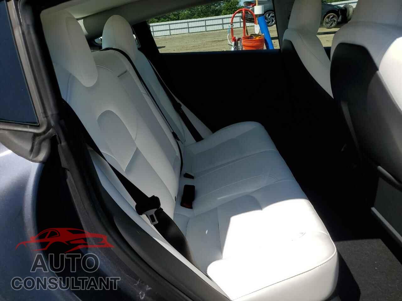 TESLA MODEL 3 2023 - 5YJ3E1EA0PF569092
