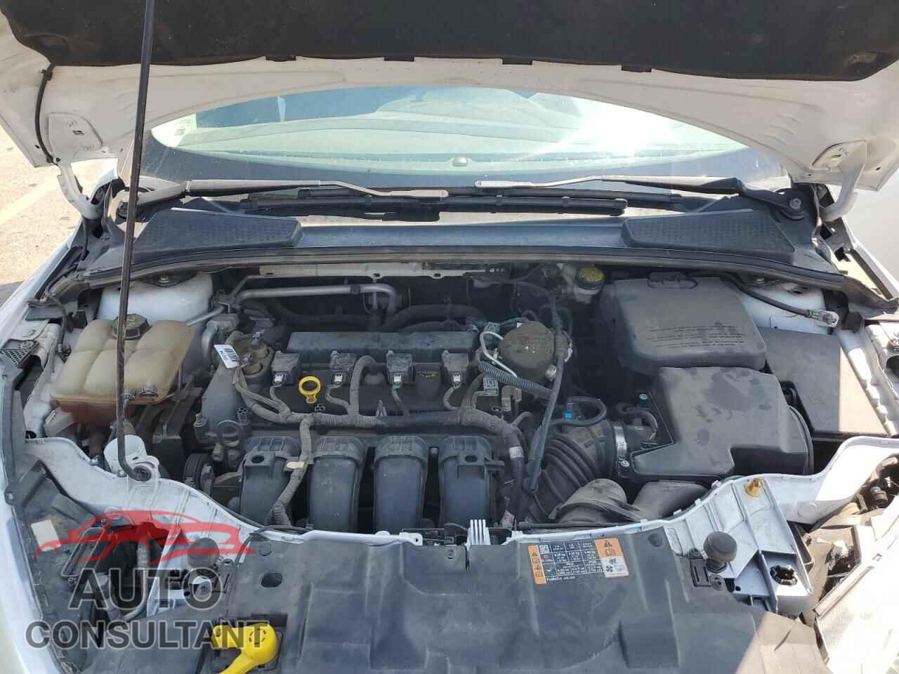 FORD FOCUS 2015 - 1FADP3E26FL342123