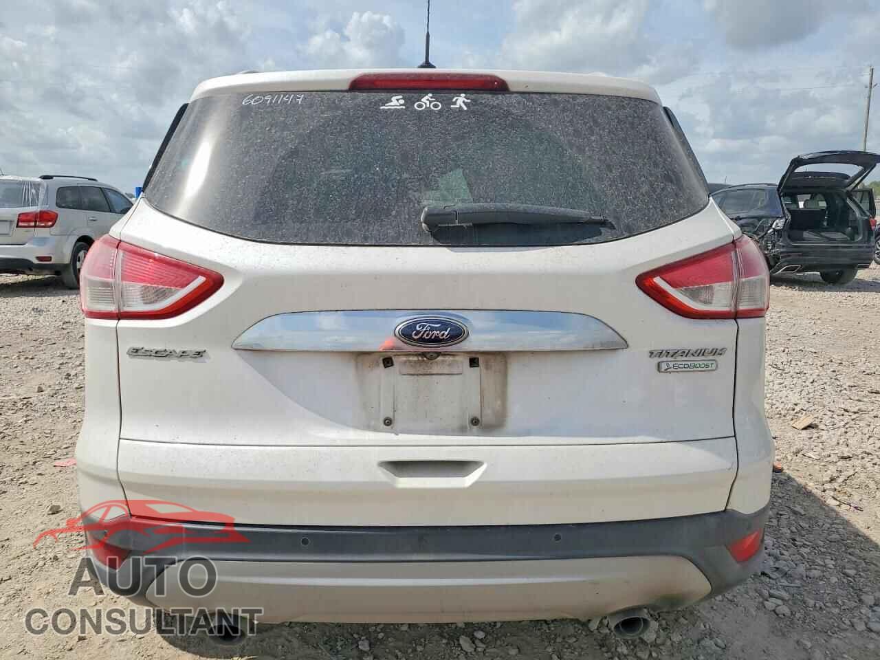 FORD ESCAPE 2015 - 1FMCU0J92FUC26875