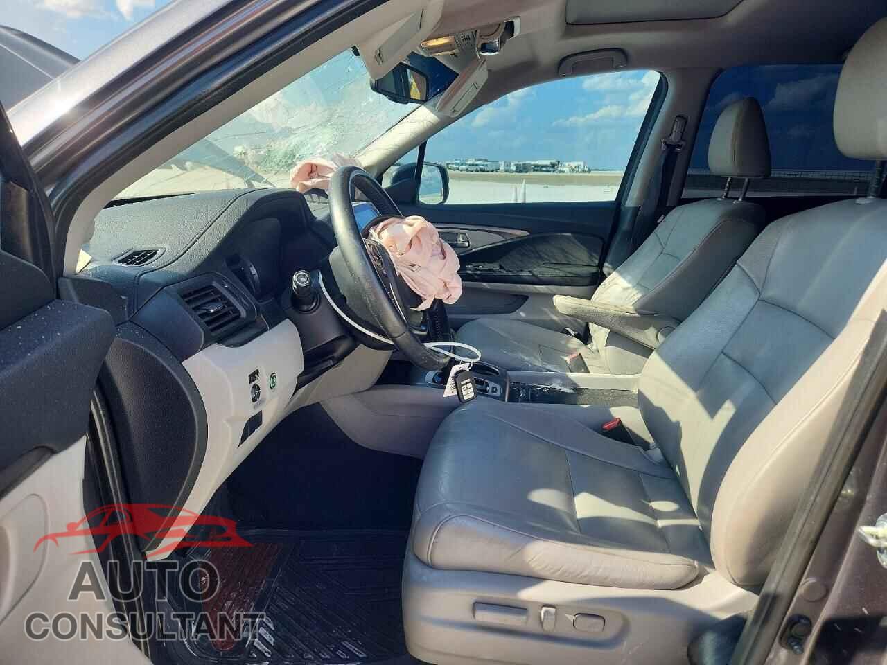 HONDA PILOT 2017 - 5FNYF5H53HB011926