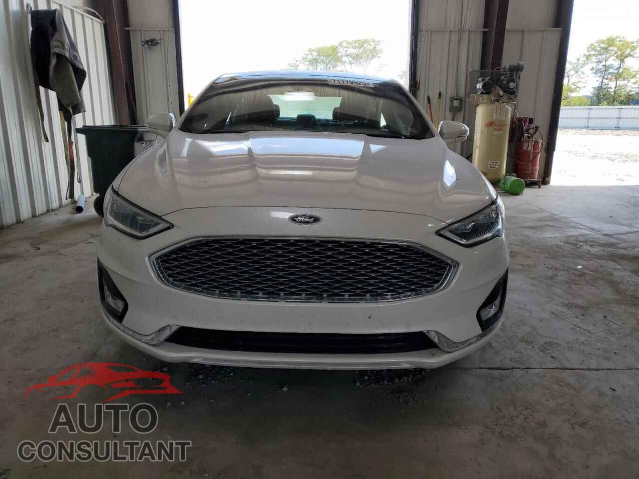 FORD FUSION 2019 - 3FA6P0SU9KR230652