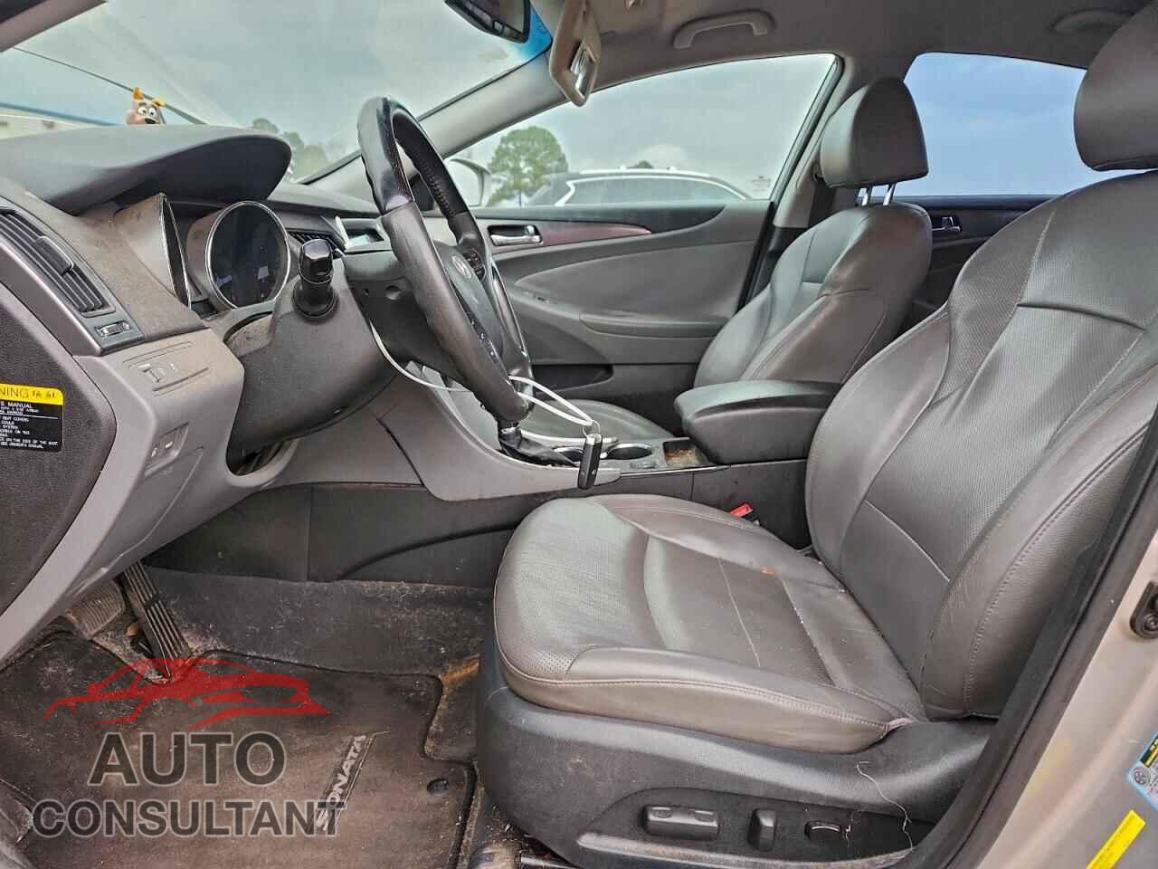 HYUNDAI SONATA 2012 - KMHEC4A41CA042273