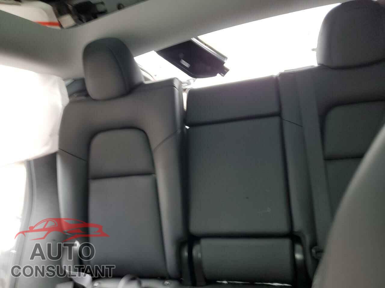 TESLA MODEL Y 2020 - 5YJYGDEE0LF038151