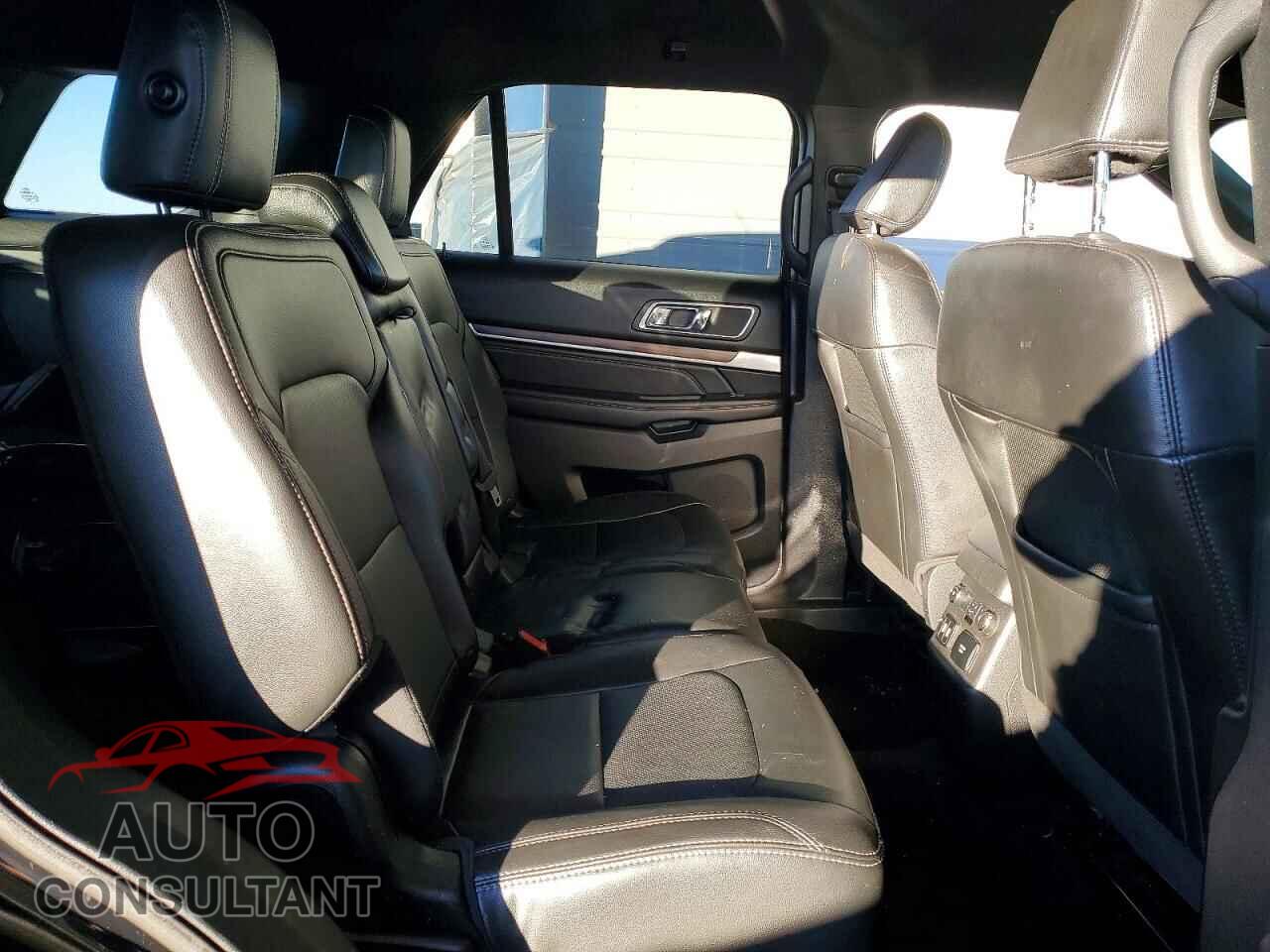 FORD EXPLORER 2018 - 1FM5K7F8XJGB67220